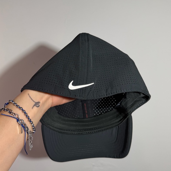 Nike Tiger Woods Heritage86 Golf Hat Black TW Logo Perforated Cap Mens M/L - Picture 5 of 8